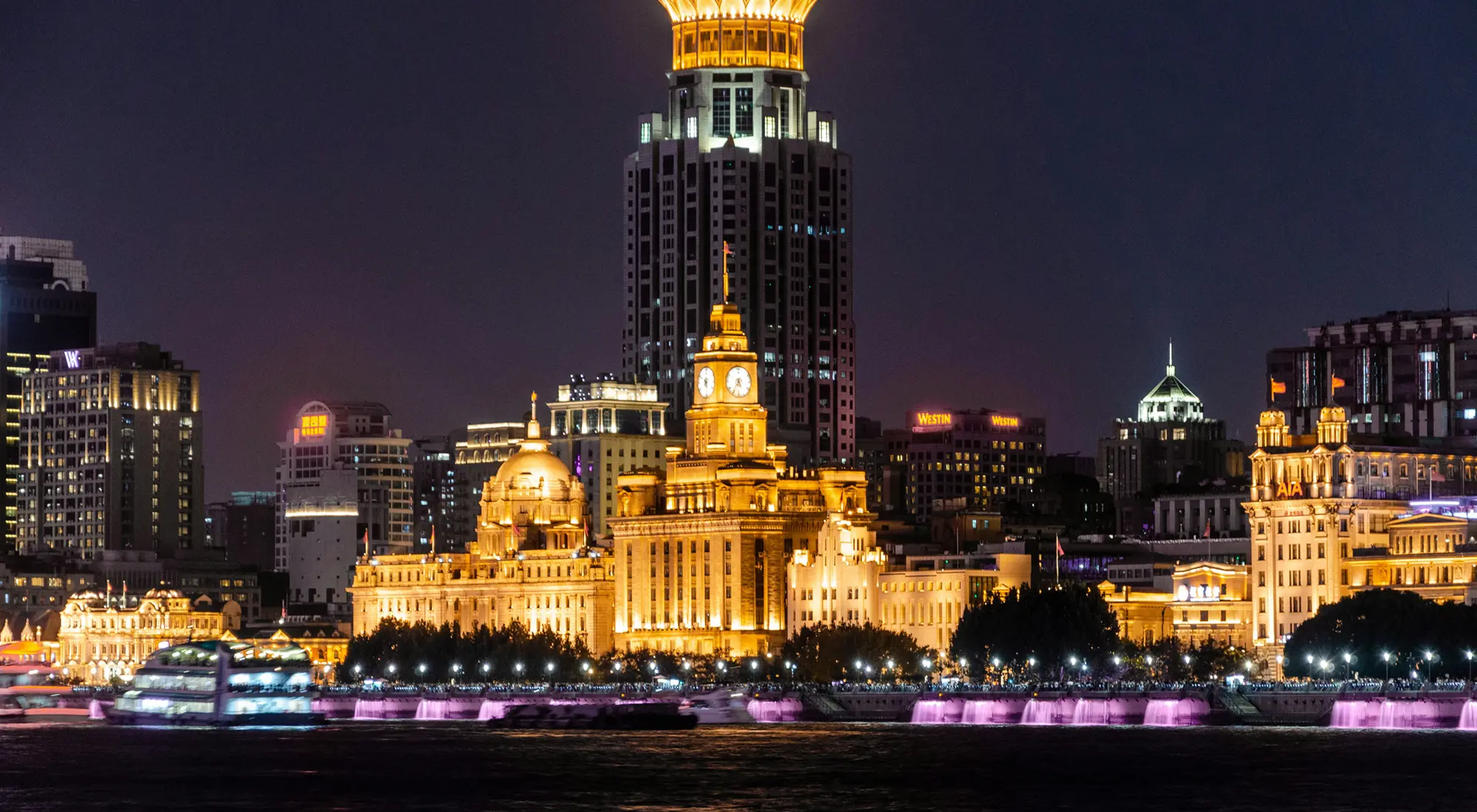 夜に輝く外灘の絶景